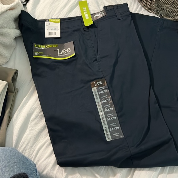 Lee - Picture 2 of 3